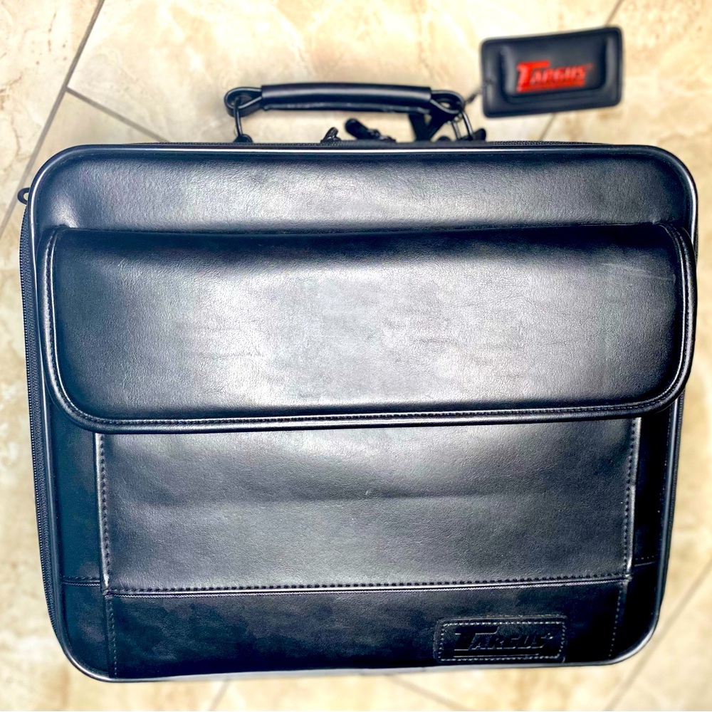 New Targus OCU2 Laptop Computer Case Bag Padded Carry On Shoulder Strap Luggage.